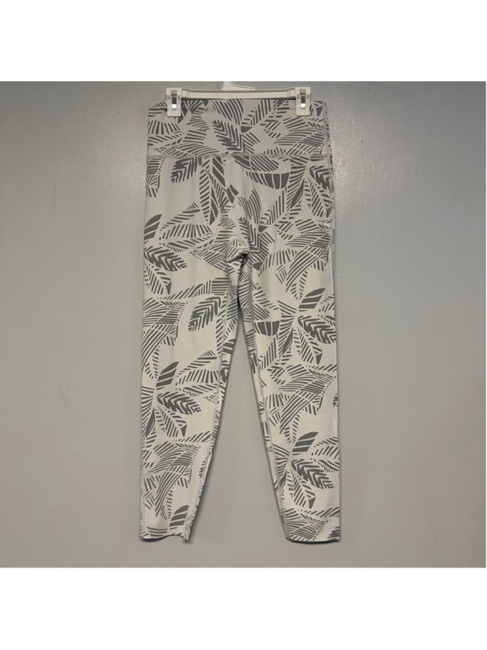 Aerie White Gray Leaf Print Leggings High Rise Women’s Size XL Beach Vacation